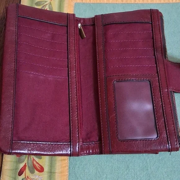 Fossil Women's Burgundy Leather Wallet - Picture 5 of 8